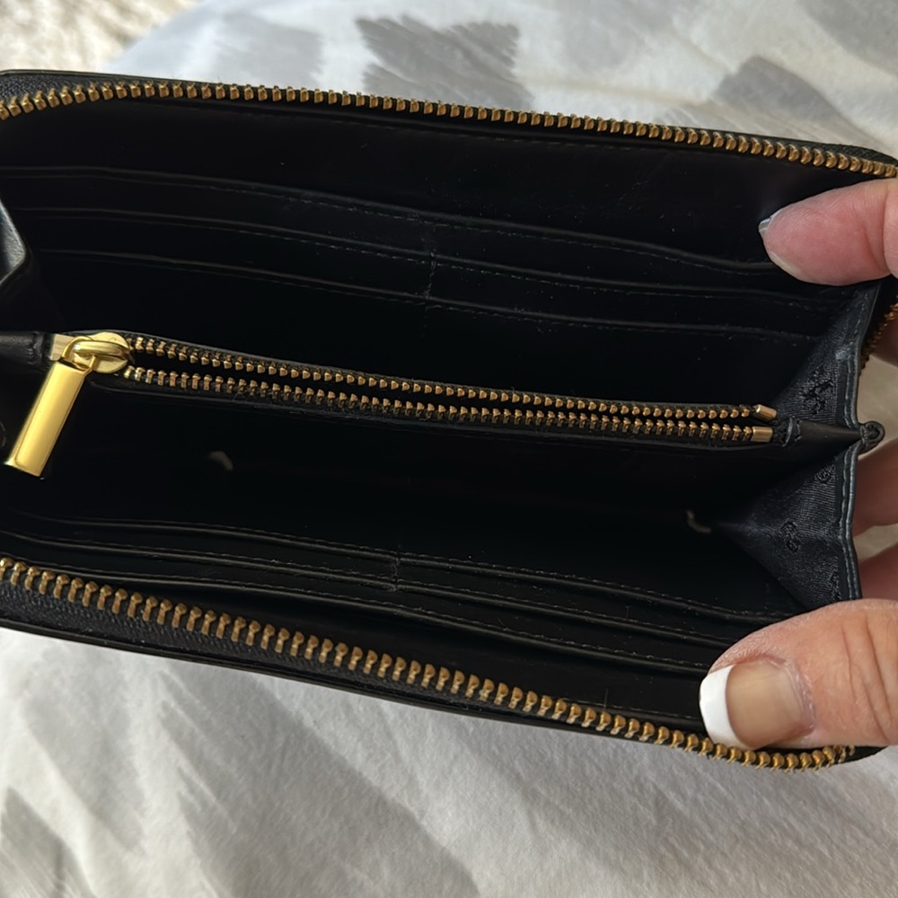 Tory Burch patent leather zip around wallet with all - Picture 3 of 3